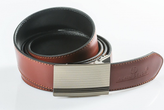 Reversible leather belt with easy fix buckle