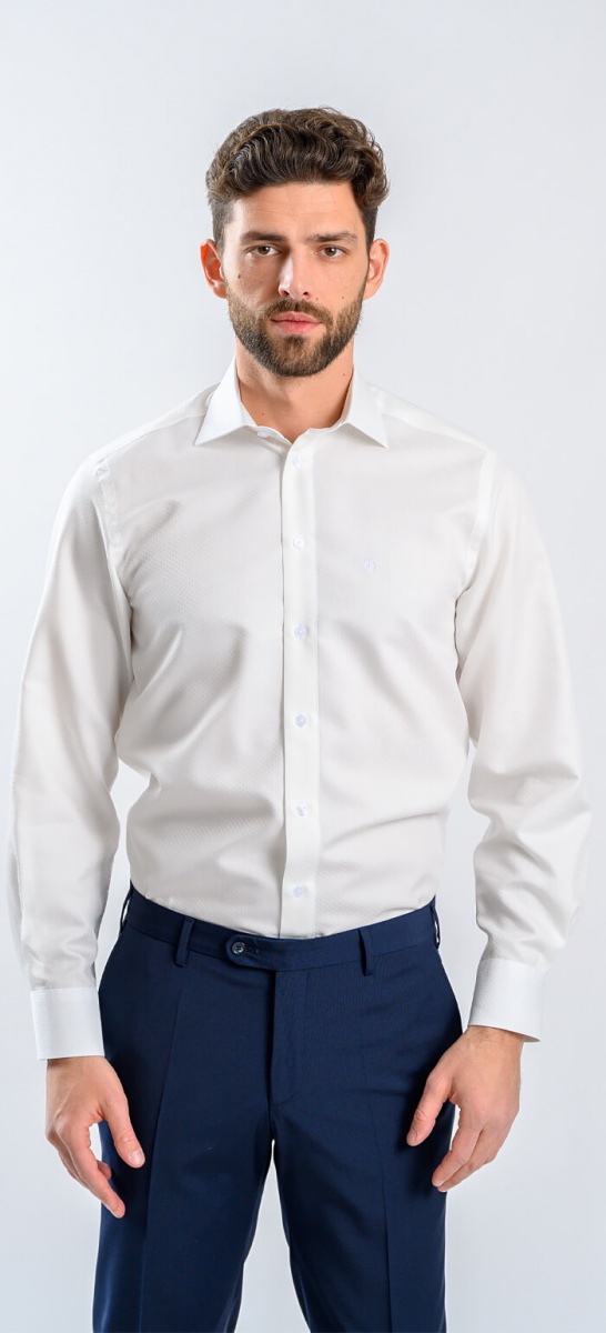 Off-white Classic Fit shirt with a subtle dot pattern