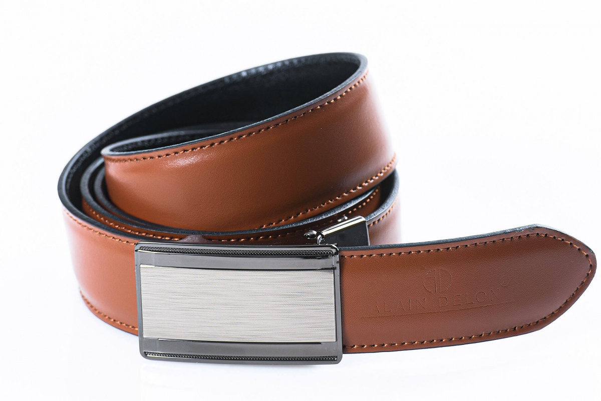 Reversible leather belt with easy fix buckle
